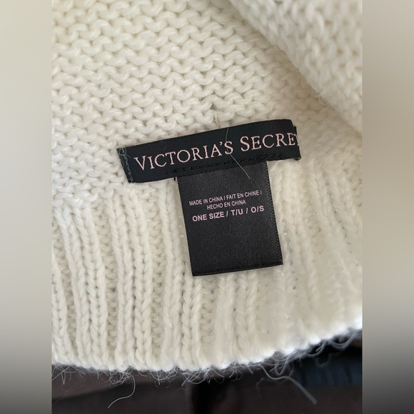 Victoria's Secret White Knit Accessory - Picture 3 of 6